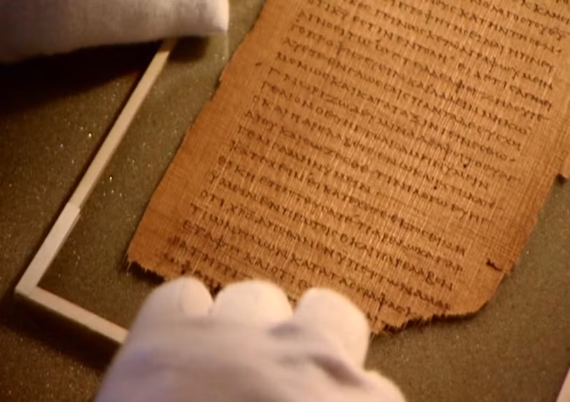  7. Bản sao gần như hoàn chỉnh của Sách Isaiah. Một trong những bản thảo nổi bật nhất là cuộn Sách Isaiah, dài khoảng 7,3 mét và là bản sao gần như hoàn chỉnh của sách này. Ảnh: Pinterest.