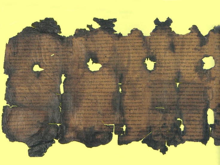  13. Số lượng mảnh vụn lớn. Nhiều bản thảo chỉ tồn tại dưới dạng các mảnh vụn nhỏ, và việc ghép nối chúng lại với nhau là một công việc phức tạp như lắp ráp một bộ xếp hình khổng lồ. Ảnh: Pinterest.