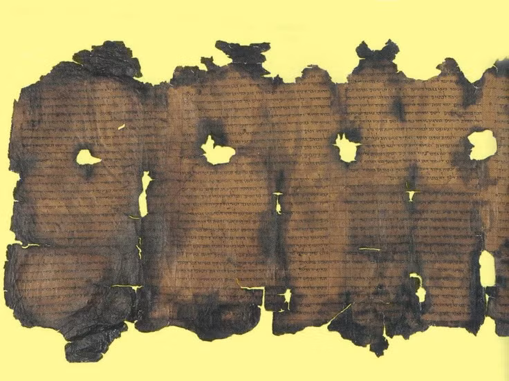  13. Số lượng mảnh vụn lớn. Nhiều bản thảo chỉ tồn tại dưới dạng các mảnh vụn nhỏ, và việc ghép nối chúng lại với nhau là một công việc phức tạp như lắp ráp một bộ xếp hình khổng lồ. Ảnh: Pinterest.