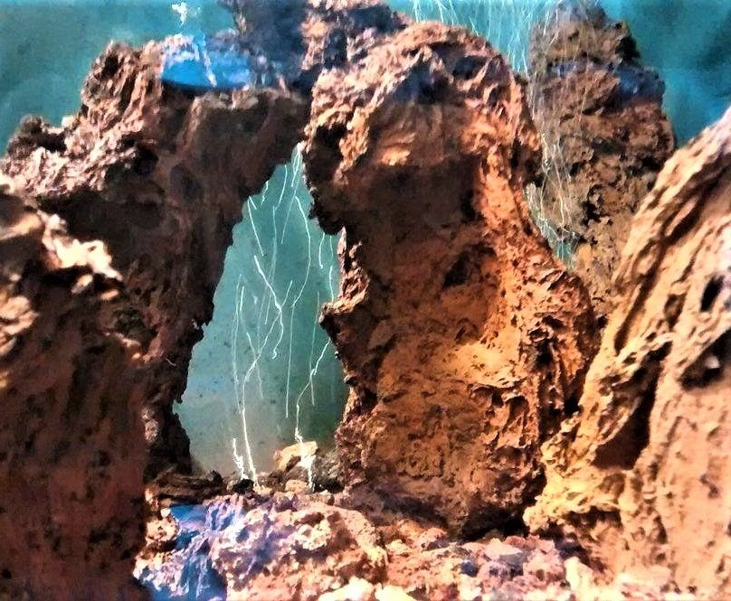  13. Hỗ trợ nghiên cứu ngoài hành tinh. Lỗ phun thủy nhiệt trên Trái đất được nghiên cứu để tìm hiểu khả năng tồn tại sự sống trên các hành tinh khác, như Europa (mặt trăng của Sao Mộc) hoặc Enceladus (mặt trăng của Sao Thổ). Ảnh: Pinterest.