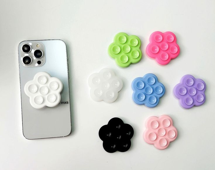  15. Đa dạng hình thức và màu sắc. Silicone có thể được chế tạo trong suốt, mờ hoặc màu sắc sặc sỡ, đáp ứng nhiều mục đích sử dụng, từ công nghiệp đến tiêu dùng hàng ngày. Ảnh: Pinterest.