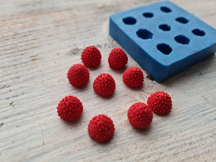  12. Khả năng đàn hồi và bền bỉ. Silicone có tính đàn hồi cao, không bị giòn hoặc gãy ngay cả sau thời gian dài sử dụng, khiến nó lý tưởng cho các ứng dụng yêu cầu độ bền và độ dẻo dai. Ảnh: Pinterest.