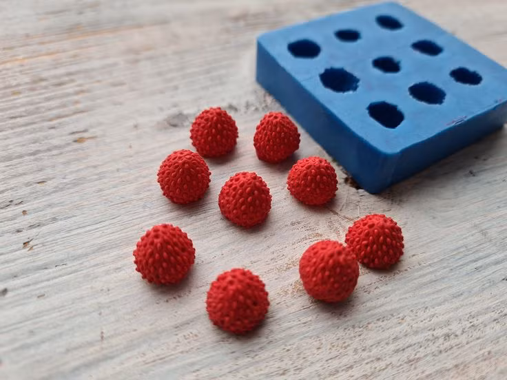  12. Khả năng đàn hồi và bền bỉ. Silicone có tính đàn hồi cao, không bị giòn hoặc gãy ngay cả sau thời gian dài sử dụng, khiến nó lý tưởng cho các ứng dụng yêu cầu độ bền và độ dẻo dai. Ảnh: Pinterest.