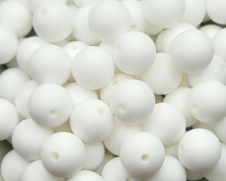  2. Thường bị nhầm lẫn với silicon. Mặc dù có tên tương tự, silicone (với đuôi “e”) là một chất nhân tạo, trong khi silicon là nguyên tố tự nhiên (tài liệu tiếng Việt thường gọi là “silic”). Ảnh: Pinterest.