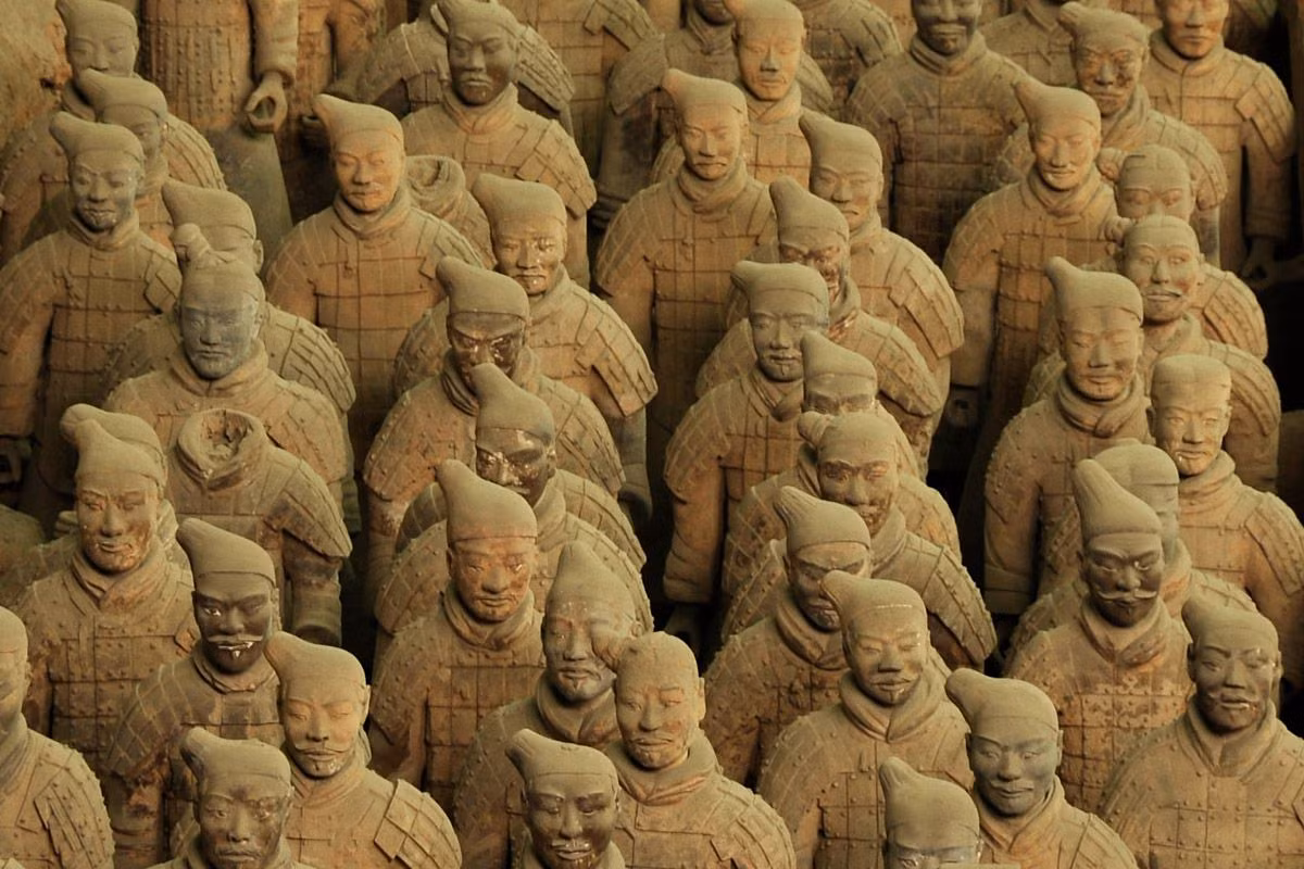  8. Màu sắc sống động (nhưng đã phai màu): Ban đầu, các bức tượng được sơn màu rực rỡ, nhưng hầu hết đã phai mờ do sự tiếp xúc với không khí sau khi được khai quật. Ảnh: Pinterest.