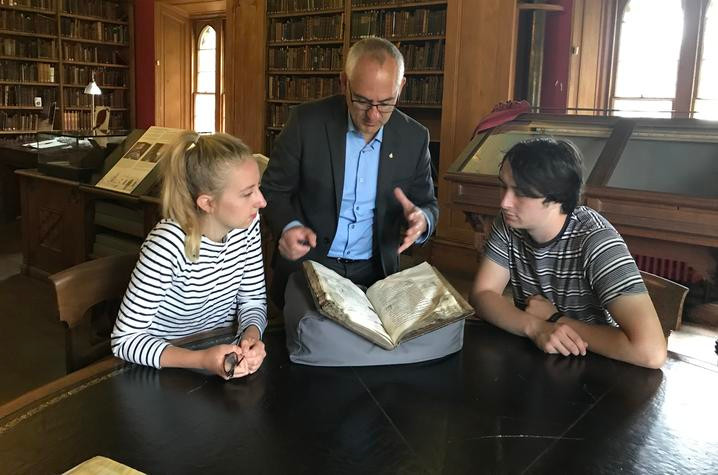  5. Giải mã hơn 2.000 ký tự. Nhóm nghiên cứu đã giải mã thành công hơn 2.000 ký tự từ các cuộn giấy, hé lộ những đoạn văn bản thuộc thời kỳ Hy Lạp và La Mã cổ đại. Ảnh: Uknow.uky.edu.