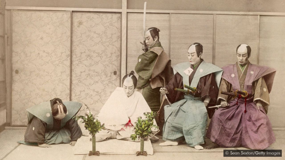  Trang phục truyền thống. Người thực hiện Seppuku thường mặc áo trắng, biểu tượng của sự thanh khiết và cái chết. Ảnh: Pinterest.