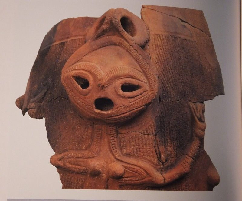  15. Di sản khảo cổ. Các di chỉ khảo cổ học Jomon ở Nhật Bản đã giúp các nhà nghiên cứu hiểu rõ hơn về đời sống và văn hóa của người cổ đại. Những hiện vật gốm, công cụ và di tích của người Jomon vẫn là nguồn tài liệu quý giá cho ngành khảo cổ học. Ảnh: Pinterest.