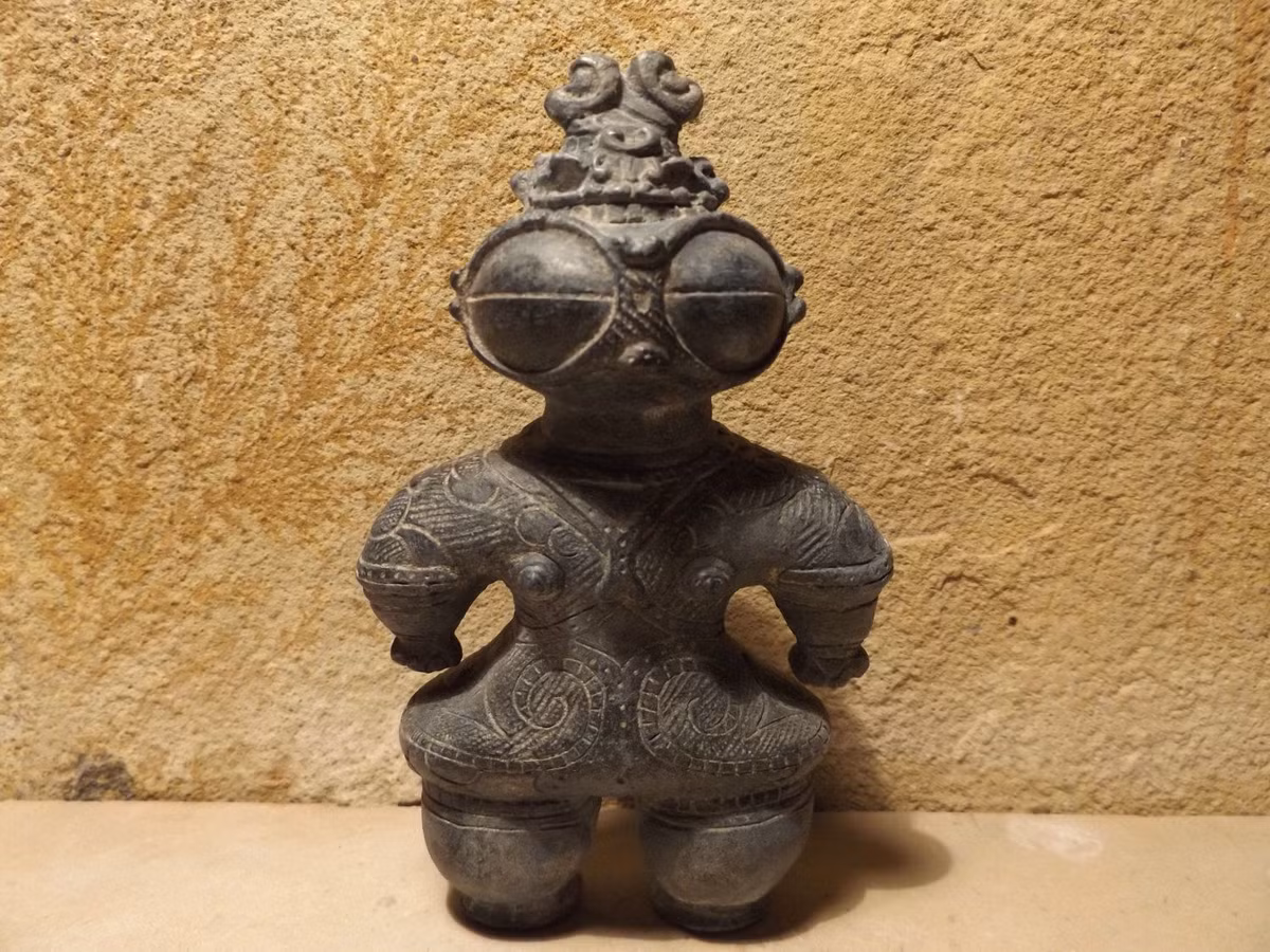  13. Thực hành tôn giáo. Người Jomon có thể đã thực hành các nghi lễ tôn giáo và tín ngưỡng gắn với thiên nhiên, với các biểu tượng như dogū và những hiện vật có tính thần thoại. Ảnh: Pinterest.