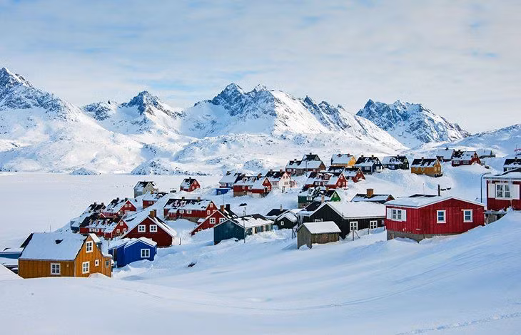  7. Tên gọi gây hiểu lầm. Greenland (Đất xanh) được Erik the Red đặt tên vào khoảng năm 982 để thu hút người định cư, mặc dù phần lớn hòn đảo bị băng bao phủ và rất ít cây xanh. Ảnh: Pinterest.