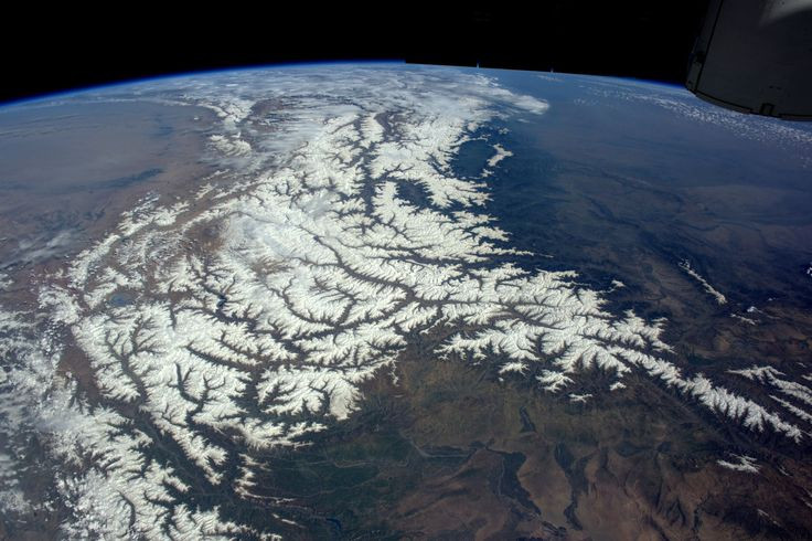  14. Khí nhà kính đóng vai trò quan trọng. Sự giảm và tăng nồng độ CO2 trong khí quyển góp phần bắt đầu và kết thúc các chu kỳ băng hà. Ảnh: Pinterest.