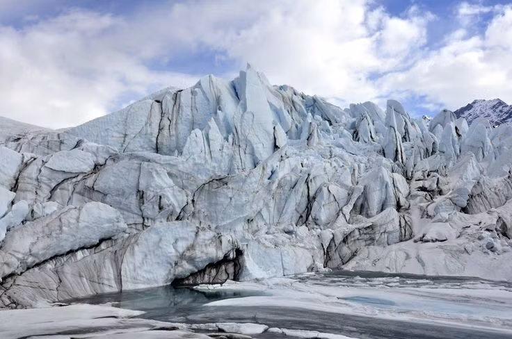  3. Băng bao phủ phần lớn hành tinh. Trong kỷ băng hà cực đại, băng bao phủ tới 30% bề mặt Trái Đất, với các tảng băng dày hàng km ở Bắc Mỹ, châu Âu, và châu Á. Ảnh: Pinterest.