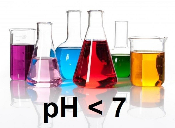  5. Ăn mòn hầu hết mọi thứ. Axit fluoroantimonic có khả năng ăn mòn gần như tất cả các vật liệu, bao gồm thủy tinh, nhựa và kim loại. Vì vậy, nó phải được lưu trữ trong các bình chứa đặc biệt làm bằng polytetrafluoroethylene (PTFE), hay còn gọi là Teflon. Ảnh: Vietchem.