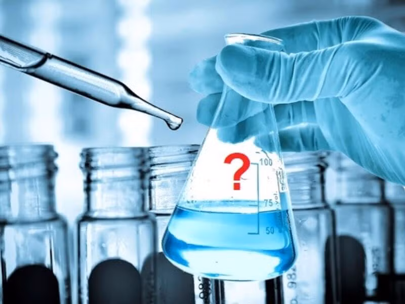  14. Sử dụng trong sản xuất nhiên liệu. Axit này có thể tham gia vào các quy trình hóa học phức tạp, chẳng hạn như isomer hóa hydrocacbon để sản xuất nhiên liệu cao cấp. Ảnh: Vietchem.