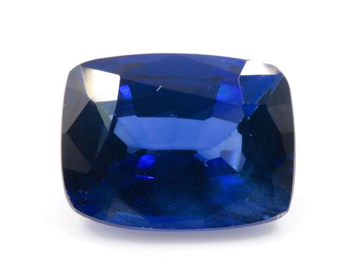  12. Tháng sinh đá quý. Sapphire là loại đá quý đại diện cho những người sinh vào tháng 9 và thường được chọn làm quà kỷ niệm 45 năm ngày cưới. Ảnh: Pinterest.