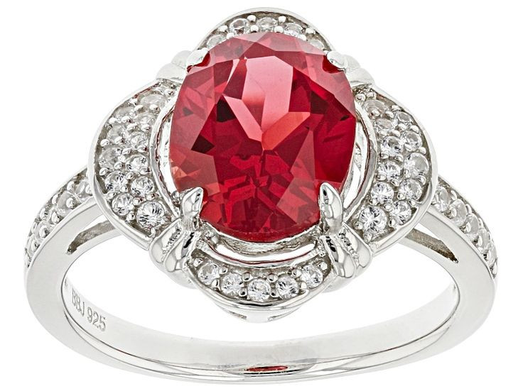  10. Sapphire Padparadscha. Sapphire Padparadscha có màu cam hồng độc đáo và rất hiếm, được đặt tên theo màu của hoa sen ở Sri Lanka. Ảnh: Pinterest.
