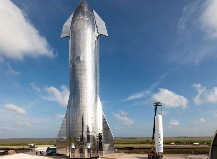 Starship có thể chở tối đa 100 hành khách và được thiết kế để thực hiện nhiều nhiệm vụ khác nhau, từ vận chuyển hàng hóa đến du lịch không gian. Ảnh: Pinterest.
