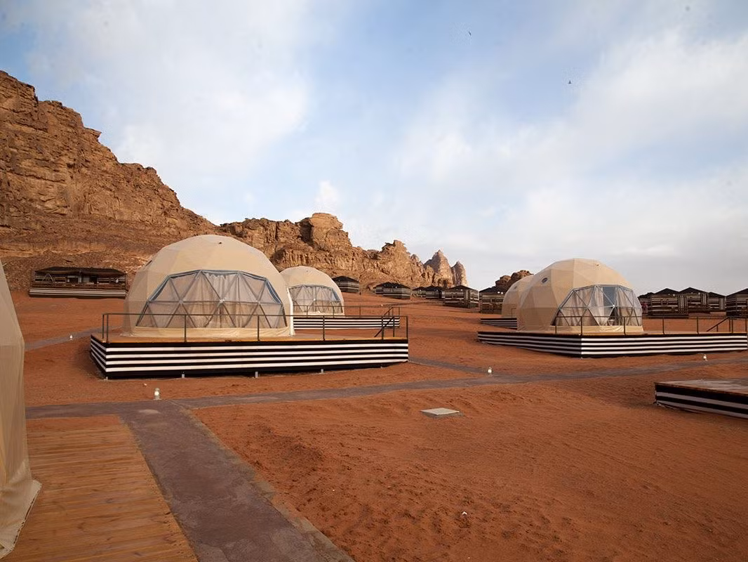 Nông nghiệp trên Sao Hỏa là một thách thức lớn, với ý tưởng sử dụng nhà kính và các phương pháp canh tác tiên tiến để sản xuất thực phẩm. Ảnh: Pinterest.