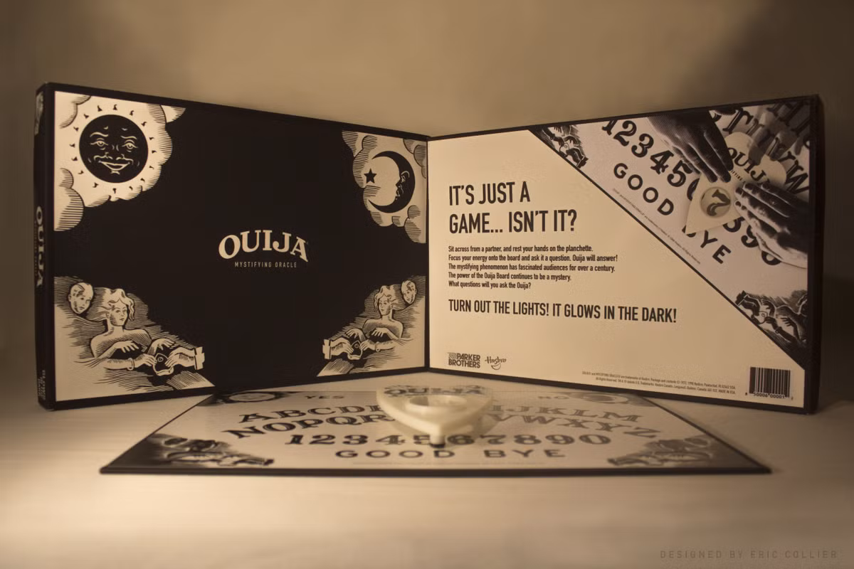  6. Không phải lúc nào cũng bị xem là huyền bí. Ban đầu, cầu cơ không được coi là đáng sợ hay huyền bí; nó thường được sử dụng như một trò chơi gia đình. Ảnh: Pinterest.