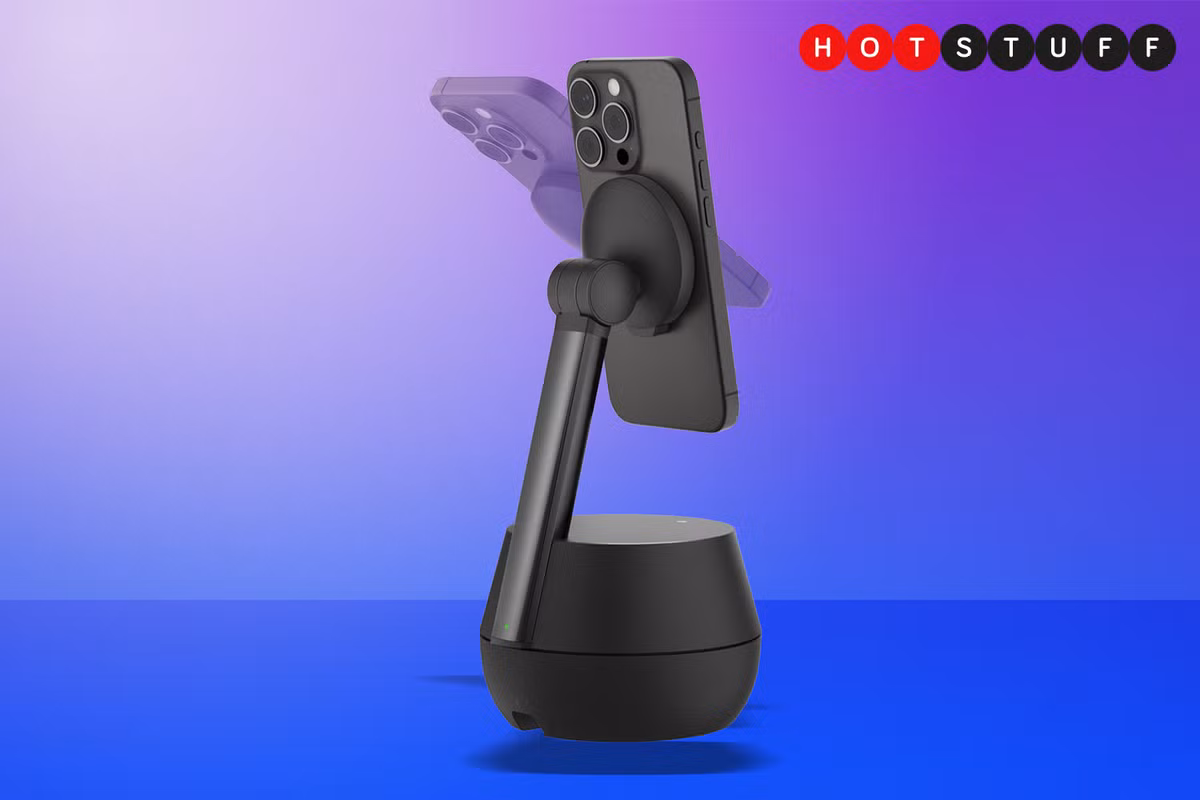  8. Tương thích đa dạng. Hỗ trợ nhiều kích thước điện thoại khác nhau, bao gồm cả các mẫu điện thoại lớn. Ảnh: Stuff.