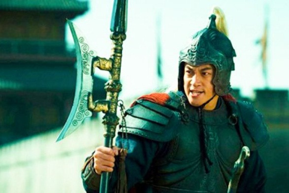 Điều thú vị là, Trương Phi dám khiêu chiến Lữ Bố không phải vì không sợ chết, mà bởi ông luôn có Lưu Bị và Quan Vũ ở phía sau hỗ trợ. Nhưng khi một mình đối mặt với Lữ Bố, như trong trận Lữ Bố tập kích Từ Châu, Trương Phi không dám động thủ, chỉ còn cách bỏ chạy trong hoảng loạn.