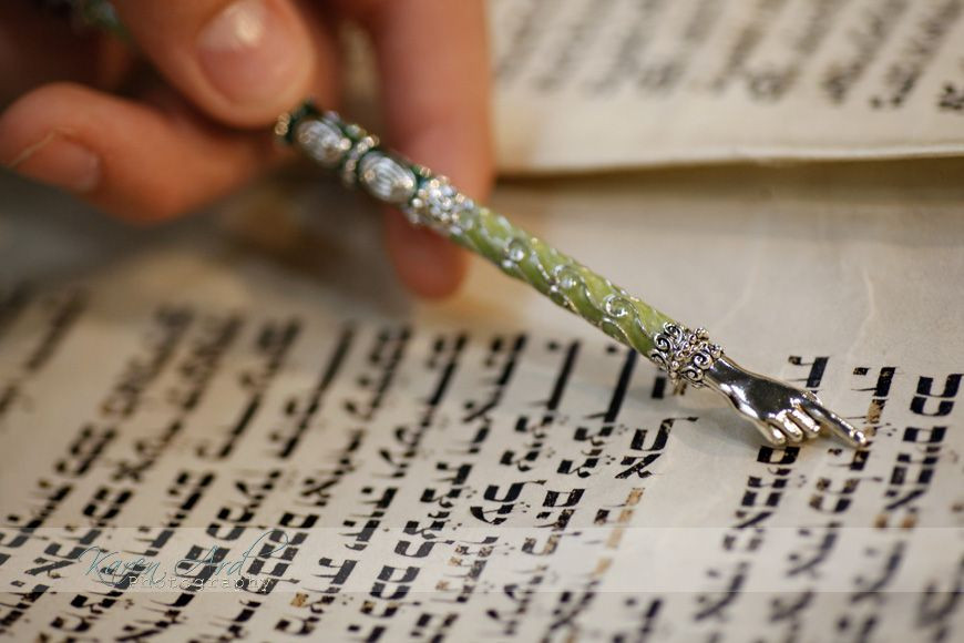  10. Ngôn ngữ Hebrew cổ đại. Torah được viết bằng tiếng Hebrew cổ, một ngôn ngữ thiêng liêng mà người Do Thái tin rằng là ngôn ngữ của Đức Chúa Trời. Ảnh: Pinterest.