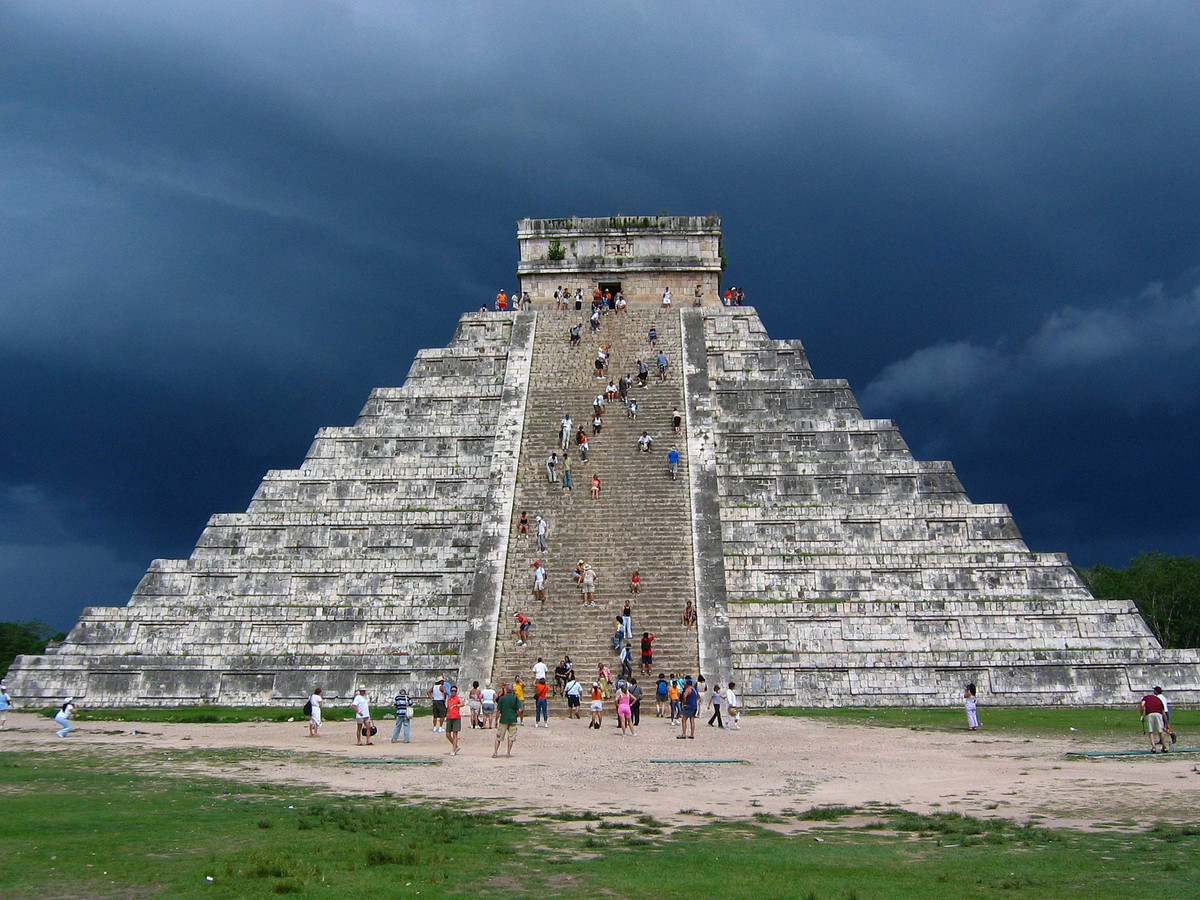  15. Tầm ảnh hưởng lâu dài. Các thành tựu toán học của người Maya không chỉ phục vụ xã hội thời đại họ mà còn ảnh hưởng đến các nền văn hóa lân cận và vẫn là nguồn cảm hứng cho nghiên cứu hiện đại. Ảnh: Pinterest.