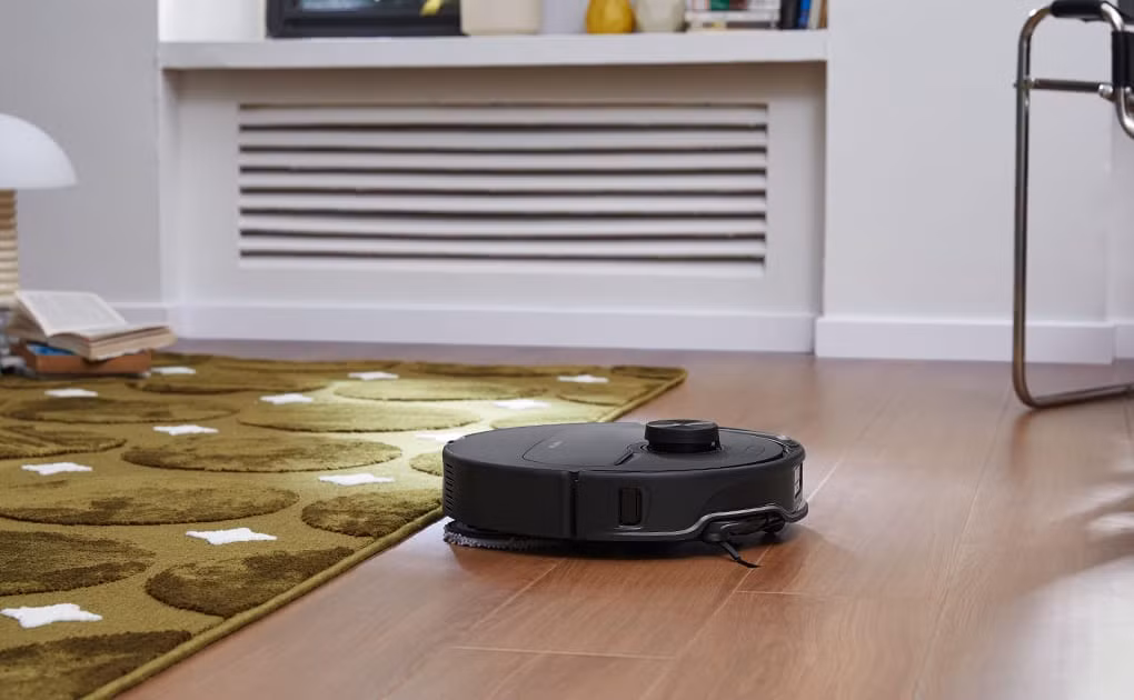  11. Điều khiển qua ứng dụng di động. Ứng dụng trên điện thoại cho phép người dùng lập lịch dọn dẹp, theo dõi tiến trình và tùy chỉnh chế độ làm việc từ xa. Ảnh: Bepvuson.