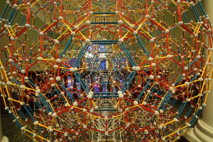  8. Ứng dụng trong không gian. NASA nghiên cứu công nghệ in 4D để tạo ra các vật liệu và cấu trúc có thể tự điều chỉnh trong điều kiện khắc nghiệt của không gian, như tàu vũ trụ và các tấm pin mặt trời tự triển khai. Ảnh: Pinterest.