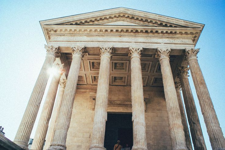  12. Hệ thống thương mại và kinh tế. Đế chế La Mã xây dựng mạng lưới thương mại trải rộng khắp Địa Trung Hải, với các cảng lớn, đồng tiền thống nhất, và hệ thống thuế hiệu quả. Ảnh: Pinterest.