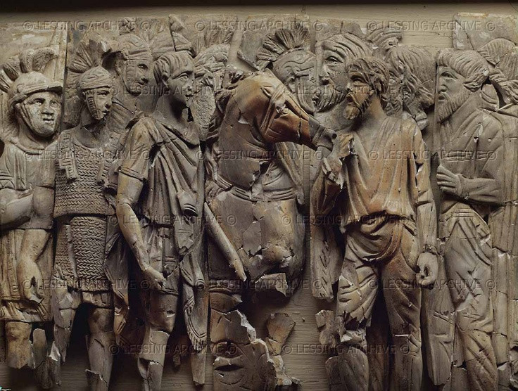  6. Chính quyền tổ chức hiệu quả. Nền hành chính La Mã được tổ chức bài bản với các cấp bậc quản lý, từ trung ương đến địa phương, tạo nền móng cho hệ thống quản trị hiện đại. Ảnh: Pinterest.