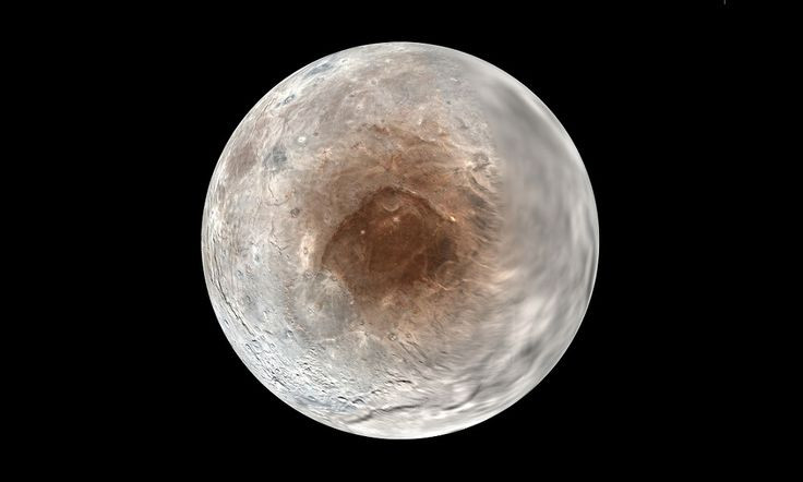  Vết màu đỏ bí ẩn: Vùng cực bắc của Charon có màu đỏ đậm, được cho là do tholins - các hợp chất hữu cơ hình thành từ khí methane bốc hơi từ Pluto. Ảnh: Pinterest.