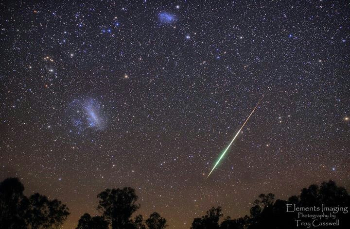  10. Mặc ấm và thoải mái. Nếu quan sát vào mùa đông, hãy mặc nhiều lớp áo ấm. Ảnh: Pinterest.