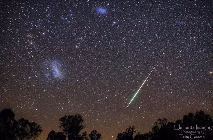  10. Mặc ấm và thoải mái. Nếu quan sát vào mùa đông, hãy mặc nhiều lớp áo ấm. Ảnh: Pinterest.