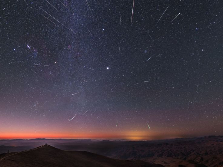  6. Để mắt thích nghi với bóng tối. Tránh nhìn vào ánh sáng mạnh (đèn pin, màn hình điện thoại) ít nhất 20 phút trước khi bắt đầu quan sát. Ảnh: Pinterest.