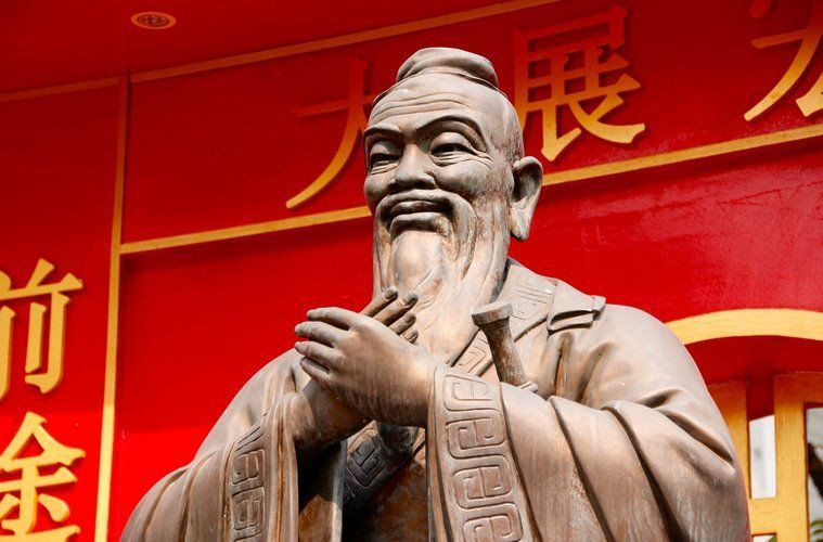  Người sáng lập Nho giáo: Nho giáo (Confucianism) được xây dựng dựa trên các tư tưởng của ông, tập trung vào nhân (仁), nghĩa (义), lễ (礼), trí (智), và tín (信). Ảnh: Pinterest.