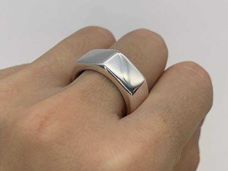  8. Bạc trong y học. Bạc đã được sử dụng trong y học từ lâu, đặc biệt là trong việc điều trị vết thương và nhiễm trùng. Bạc có khả năng tiêu diệt vi khuẩn và nấm, giúp giảm viêm và chữa lành vết thương. Ảnh: Pinterest.