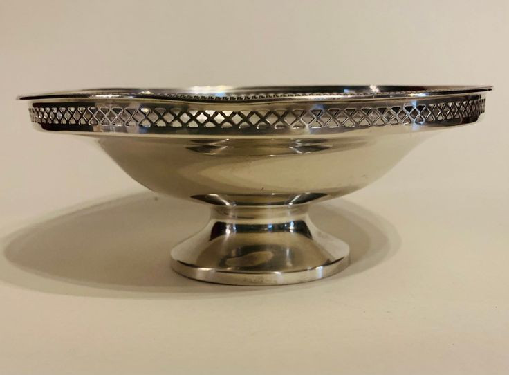  6. Bạc trong lịch sử. Con người đã sử dụng bạc từ khoảng 5000 năm trước. Người Ai Cập cổ đại, Hy Lạp và La Mã là những nền văn hóa đầu tiên khai thác bạc, thường sử dụng nó để làm tiền và đồ trang sức. Ảnh: Pinterest.