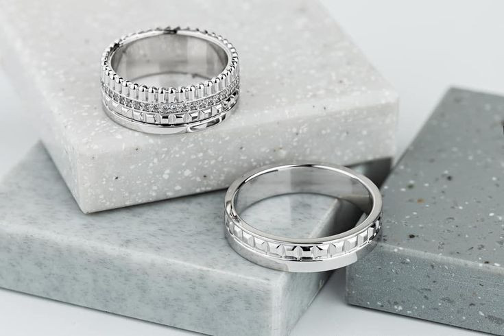  14. Bạc và trang sức. Bạc là một trong những vật liệu phổ biến nhất trong chế tác trang sức, đặc biệt là bạc 925 (bạc sterling), được tạo ra từ 92,5% bạc nguyên chất và 7,5% hợp kim khác để tăng độ bền. Ảnh: Pinterest.