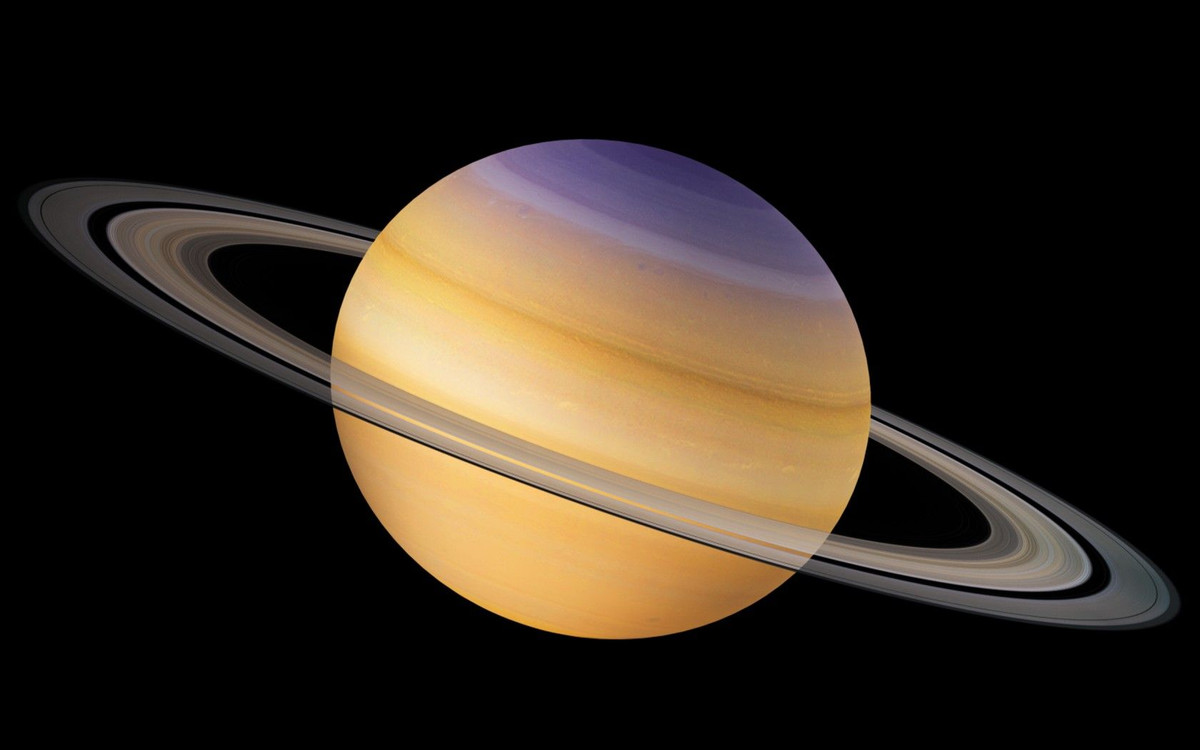  Có thể có mưa kim cương. Các nhà khoa học dự đoán rằng điều kiện trên sao Thổ có thể tạo ra mưa kim cương nhờ áp suất và nhiệt độ cao. Ảnh: Pinterest.