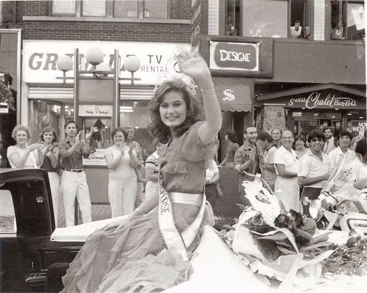  Hiến pháp 1982: Năm 1982, Canada chính thức thông qua Hiến pháp của mình, không cần sự phê chuẩn từ Anh, khẳng định hoàn toàn độc lập. Ảnh: Pinterest.