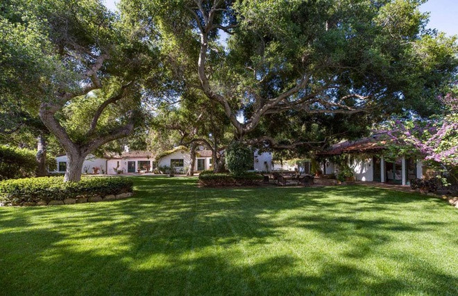  Montecito, California: Căn nhà mới nhất bà Oprah Winfrey mua nằm trên trang trại rộng gần 1,7 hecta ở Montecito, California. Bà chi 6,9 triệu USD để sở hữu khu đất này, nằm ngay cạnh căn nhà Promised Land của mình vào tháng 11/2019. Ảnh: Coldwell Banker.