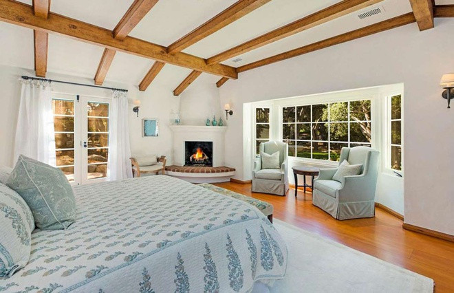 Phòng ngủ thiết kế lạ mắt. Ảnh: Coldwell Banker.