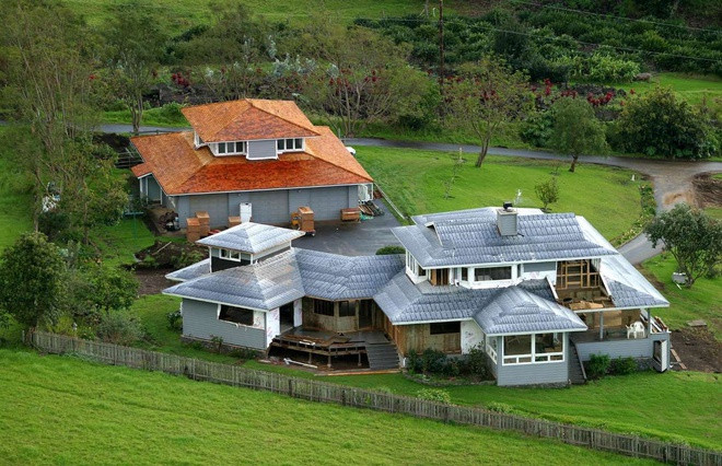  Maui, Hawaii: Năm 2003, Oprah Winfrey chi 5,3 triệu USD mua 2 lô đất tại Kula, đảo Maui, Hawaii với tổng diện tích gần 10 hecta, chưa tính ngôi nhà màu xám khiêm tốn trên đó. Sau đó, bà cải tạo căn nhà thành nhà nghỉ dưỡng sang trọng. Nhiều năm qua, bà hoàng truyền hình đã mua thêm nhiều lô đất và ít nhất 12 căn nhà tại Maui với tổng giá trị 60 triệu USD. Ảnh: Getty Images.