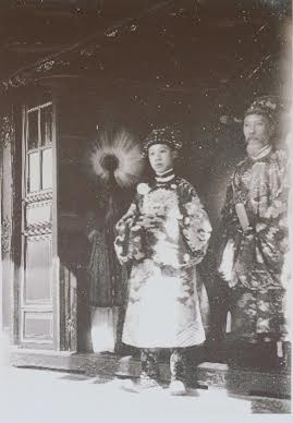 Hoàng Thái tử Vĩnh Thụy chuẩn bị cho lễ đăng quang.