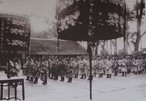 Lễ Khánh hạ ở Trai cung.