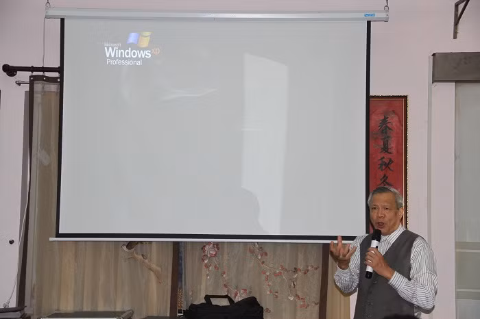 Tiến sĩ Vũ Hữu Kiên cho rằng: "Cảm giác khi đứng lớp ở Hương Sen hoàn toàn khác với những nơi khác".