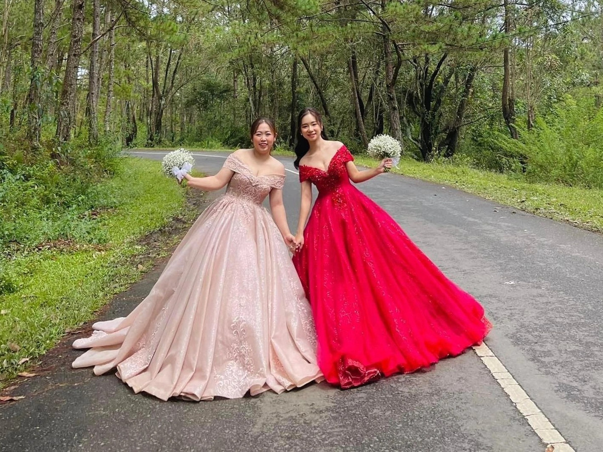 Doi ban than 15 nam cung len Da Lat chup anh cuoi-Hinh-2