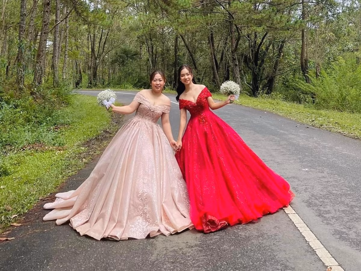 Doi ban than 15 nam cung len Da Lat chup anh cuoi-Hinh-2