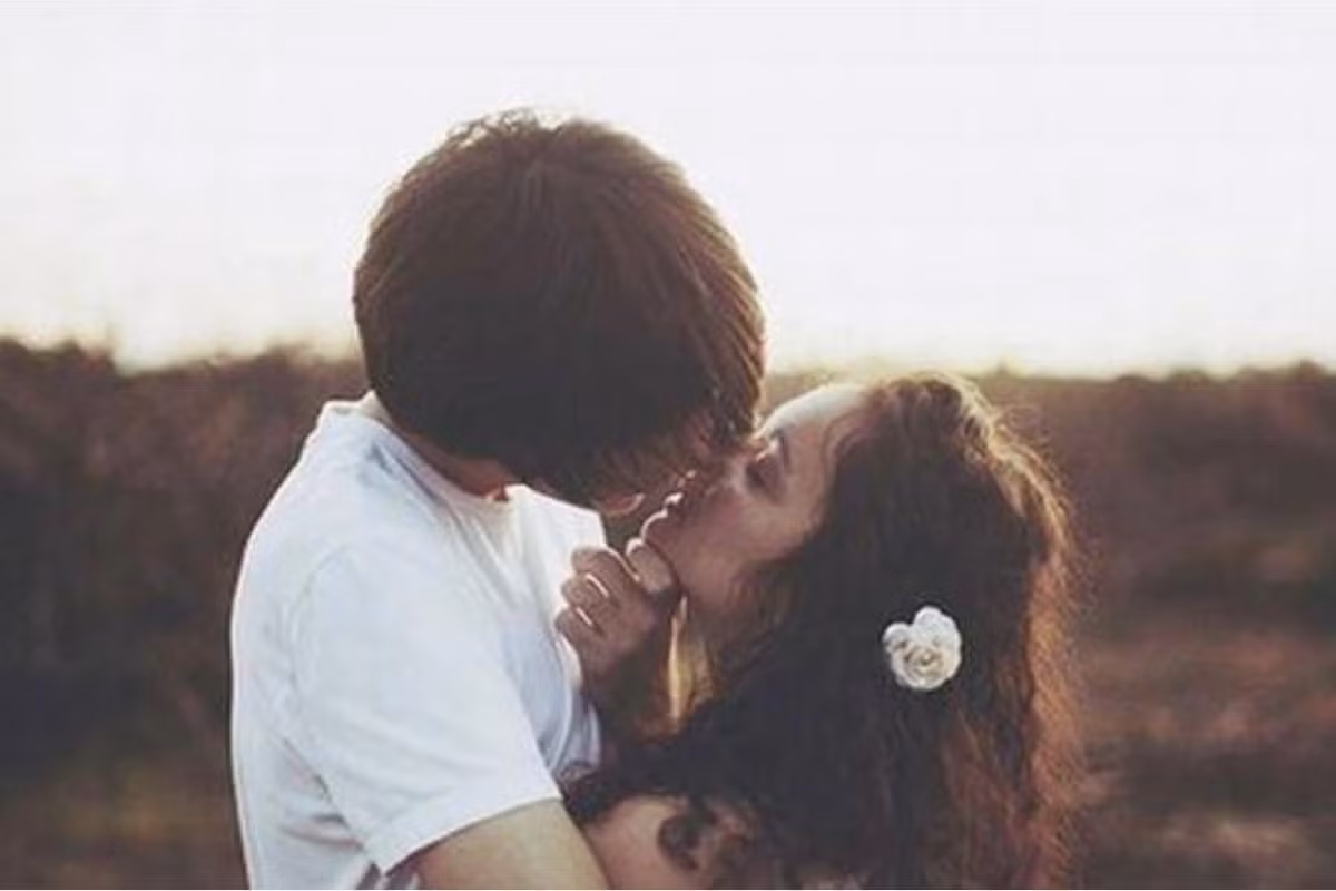 Chong ban than moi toi den nha an toi khi vo vang nha